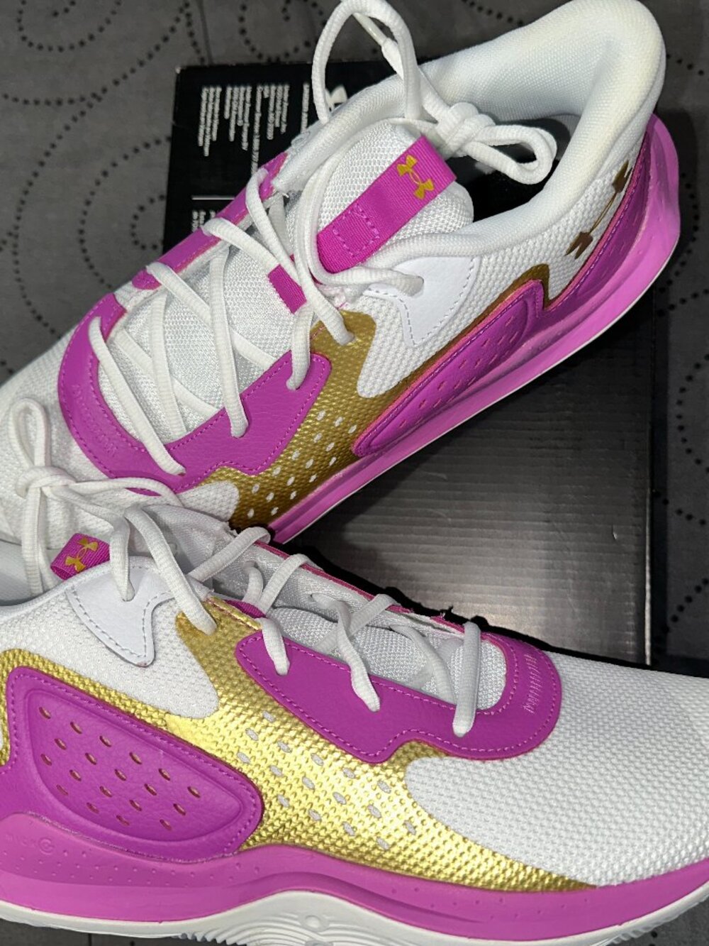 UNDER ARMOUR JET 23 WHITE VIOLET GOLD BASKETBALL SHOES SIZE 12 O 11.5 UNISEX $80